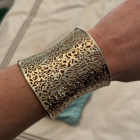Kendra Scott Ainsley gold cuff bracelet - Picture 2 of 4